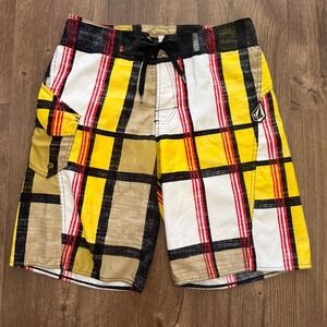 Volcom Board Shorts Mens 32 Yellow Plaid Cargo Pocket Swim Trunks Graphic Surf